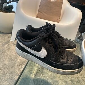 Nike women’s Black & White Low-Top Sneakers
